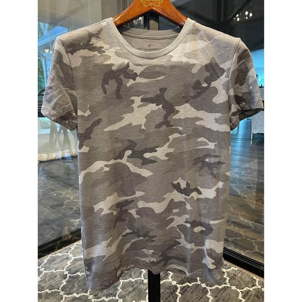 American Eagle T-shirt